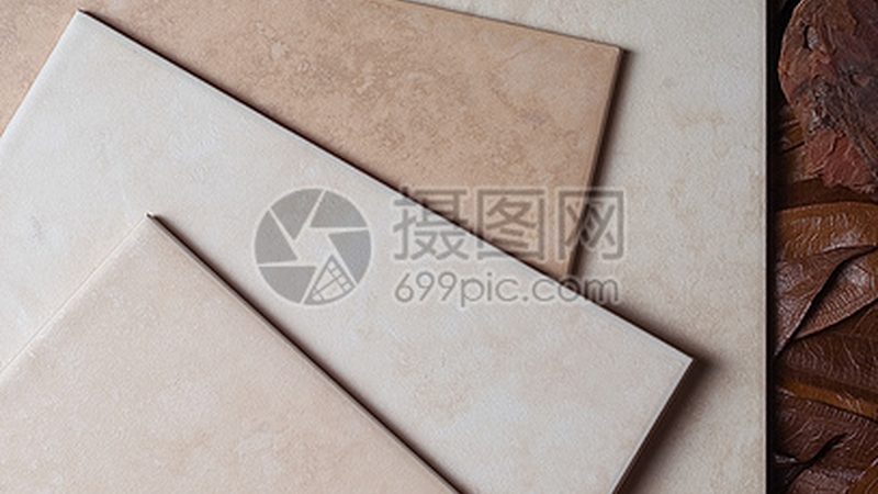 灰色瓷砖配黑色门效果图：美学与实用性的完美融合